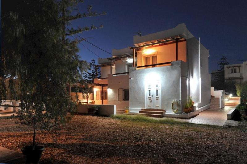Finikas Studios Адамас Экстерьер фото