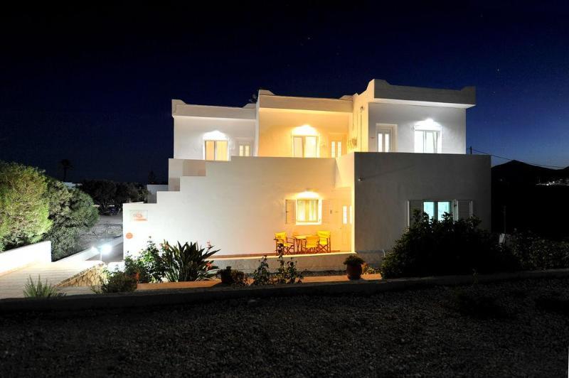 Finikas Studios Адамас Экстерьер фото